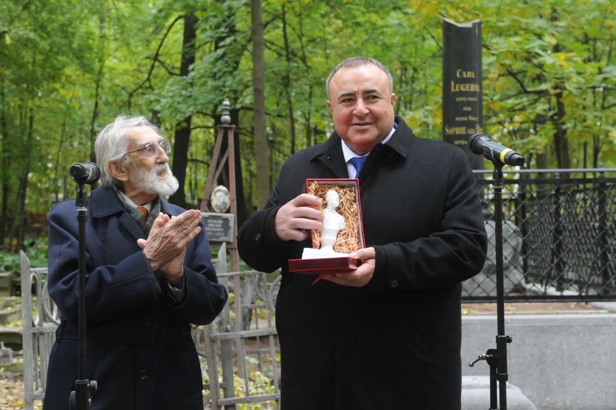 «Комсомолка» поздравляет Грачью Погосяна с 55-летием!
