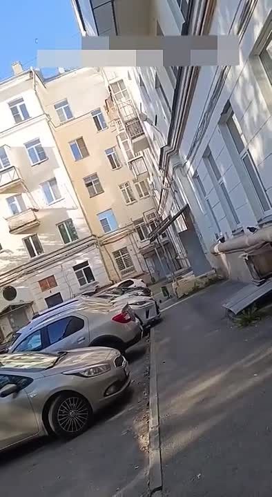 Два года мигрант кошмарит соседей в челябинской многоэтажке