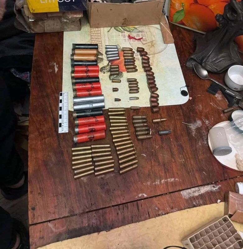 Оружейной утилизацией решил заняться пожилой мужчина прямо в парке Победы Оружейной утилизацией решил заняться пожилой мужчина прямо в парке Победы