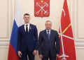 Александр Беглов наградил в Смольном участника СВО Владимира Щербинина