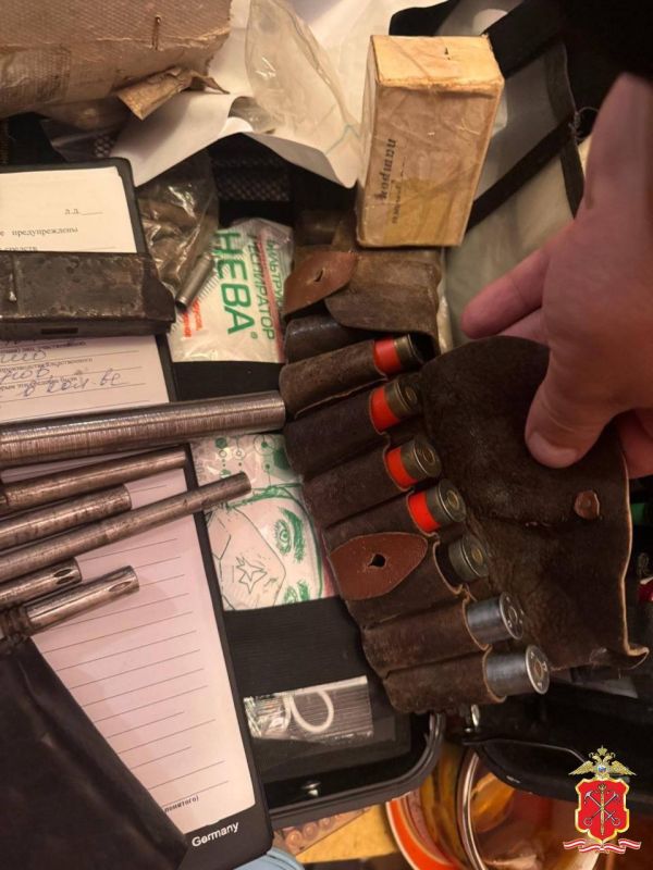 Полицейские задержали мужчину, избавлявшегося от оружия в пруду Московского парка Победы Полицейские задержали мужчину, избавлявшегося от оружия в пруду Московского парка Победы