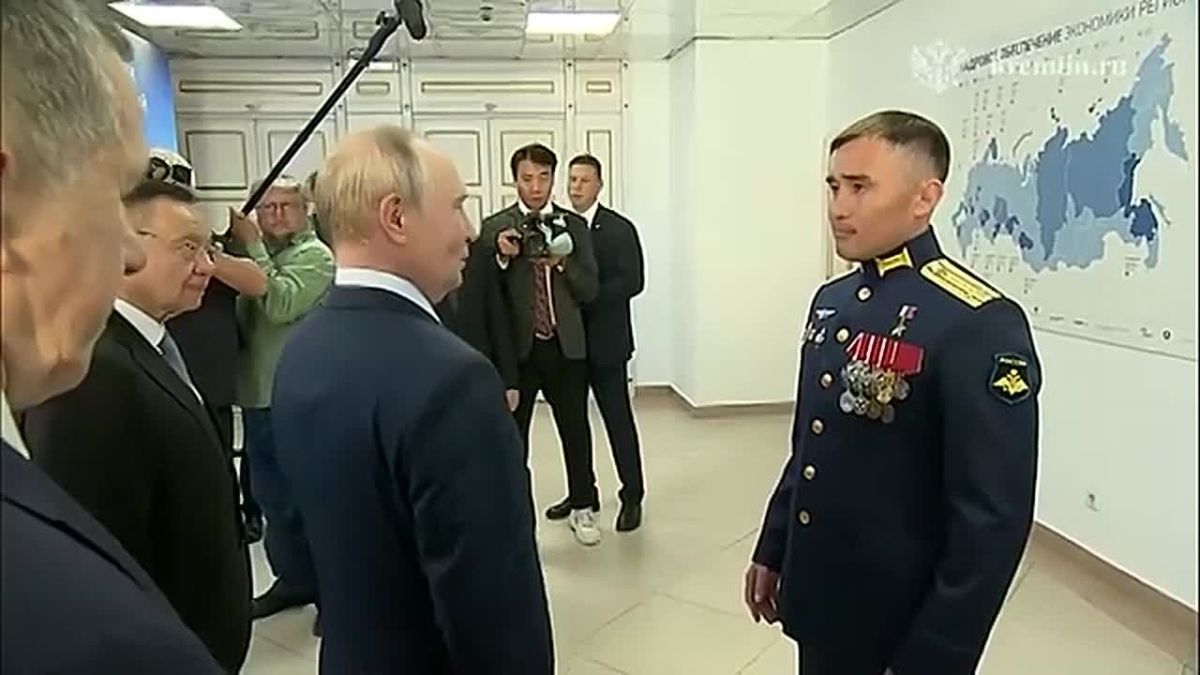 Президент пообщался с участником программы «Время героев» подполковником Дашибалом Мункожаргаловым