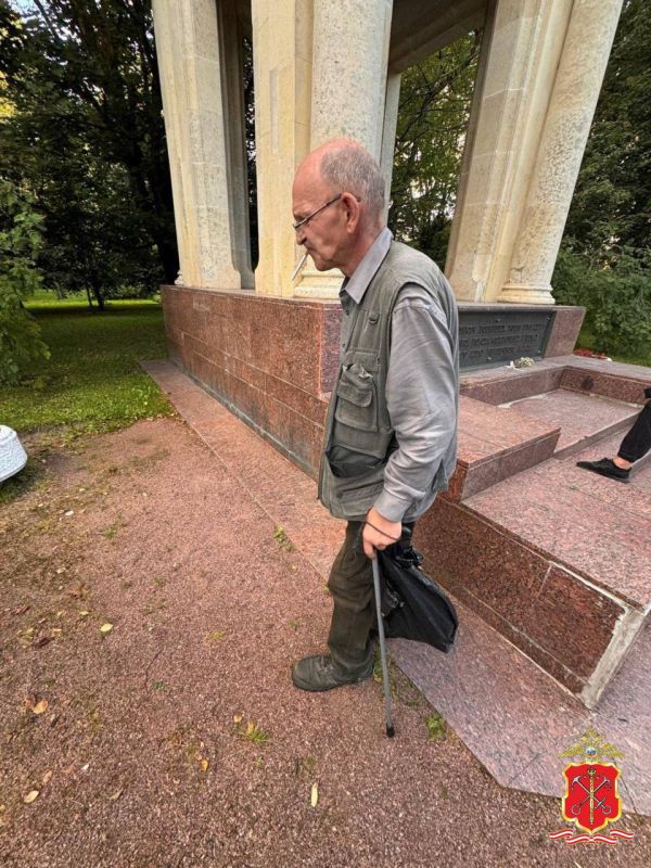 Полицейские задержали мужчину, избавлявшегося от оружия в пруду Московского парка Победы Полицейские задержали мужчину, избавлявшегося от оружия в пруду Московского парка Победы