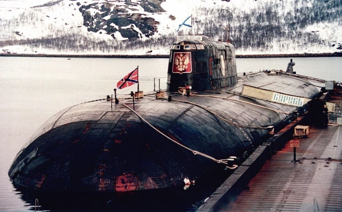 Гибель К-141 «Курск». 26 лет назад, 12 августа 2000 года, в Баренцевом море произошла, пожалуй, самая страшная и самая загадочная катастрофа в истории ВМФ России Гибель К-141 «Курск». 26 лет назад, 12 августа 2000 года, в Баренцевом море произошла, пожалуй, самая страшная и самая загадочная катастрофа в истории ВМФ России