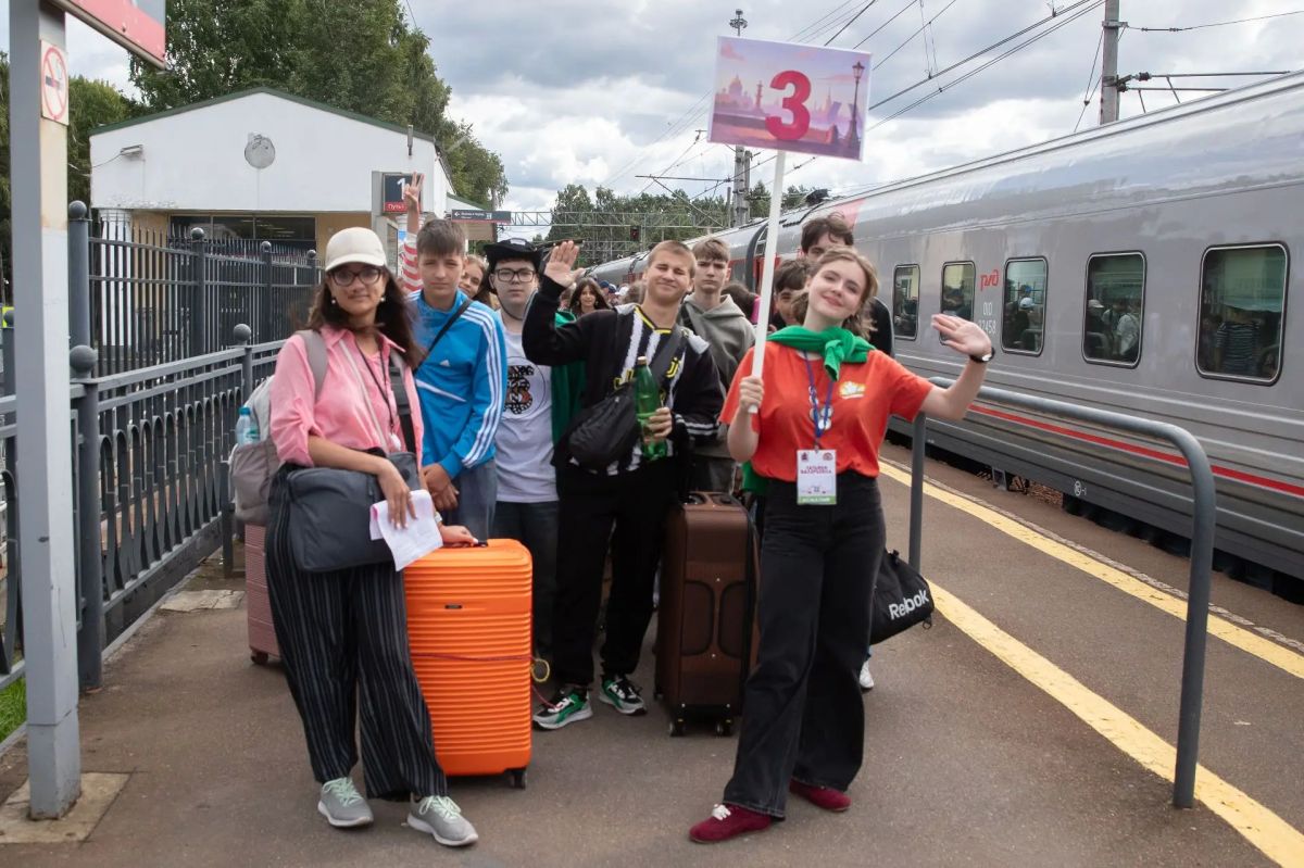Стартовала заключительная, пятая летняя смена программы «Петербургские каникулы» для школьников из Мариуполя Стартовала заключительная, пятая летняя смена программы «Петербургские каникулы» для школьников из Мариуполя