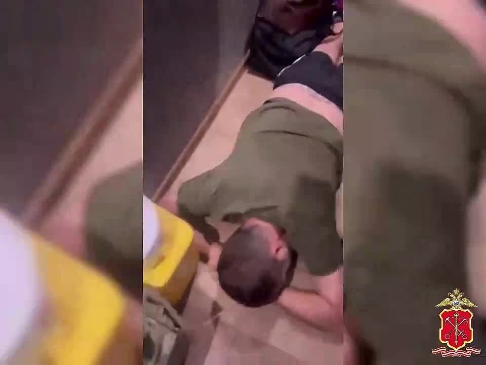Двух "лжесиловиков" задержали за обман петербуржцев на миллион рублей