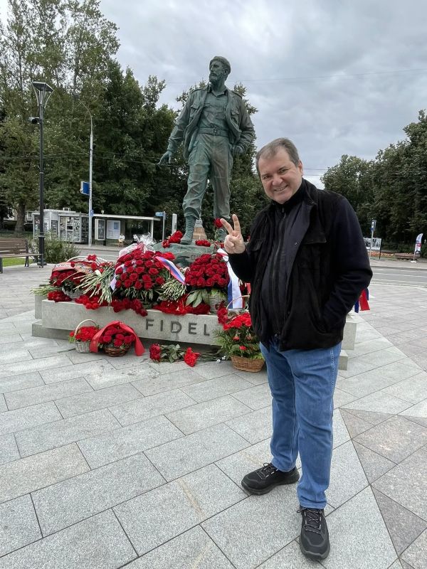 Владимир Корнилов: Московский Фидель Кастро сегодня утопает в цветах