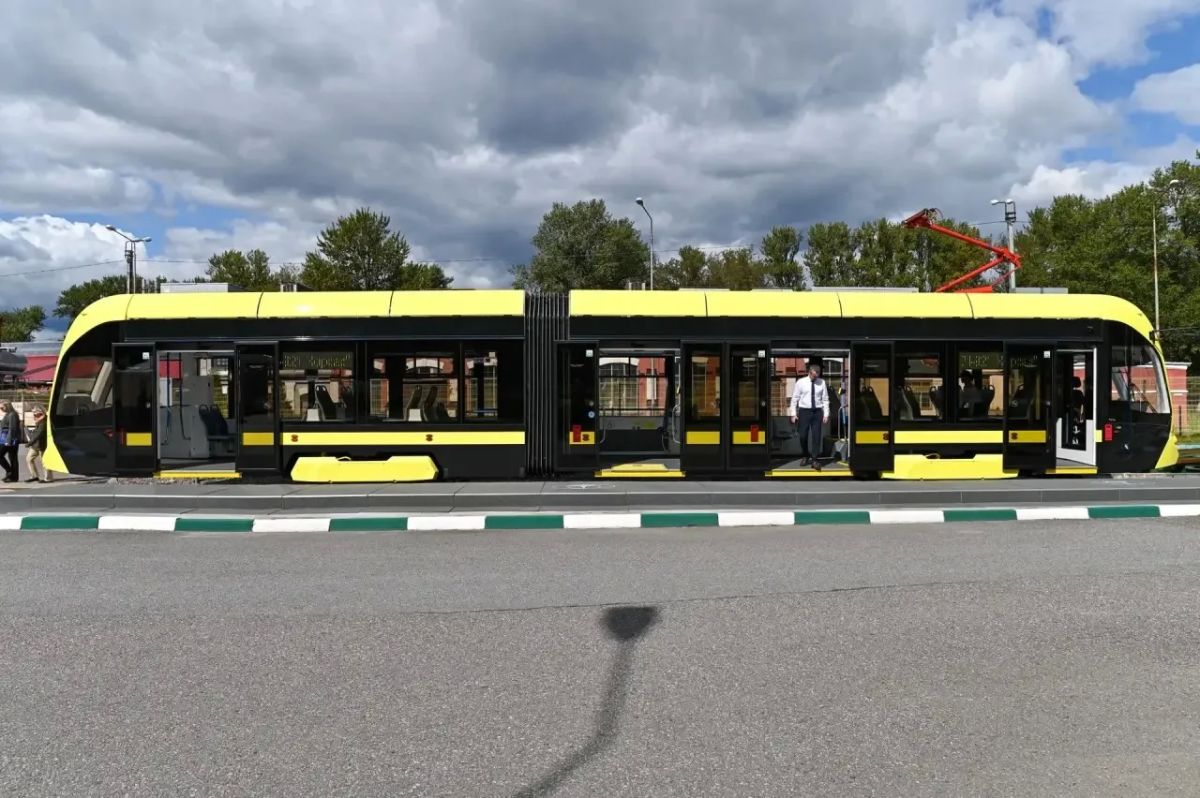 Новый трамвай «Корсар» представили в Петербурге