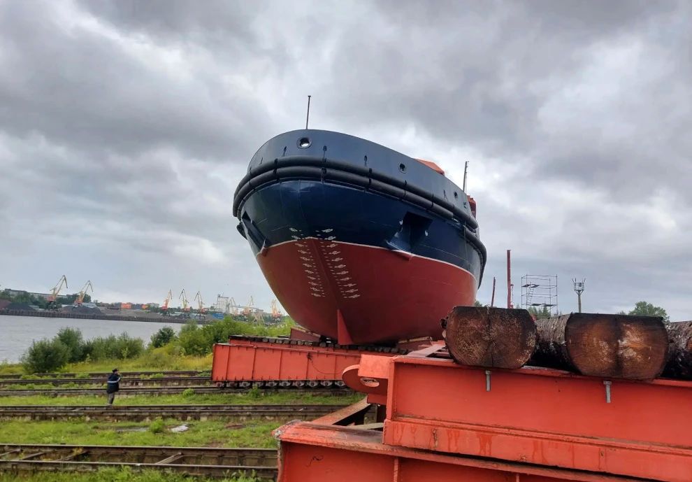 На воду спустили новый ледокол «Нарвская застава» для защиты Петербурга