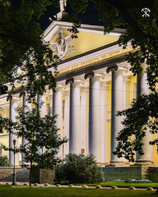 Главный корпус Мариинской больницы на Литейном проспекте получил архитектурно-художественную подсветку