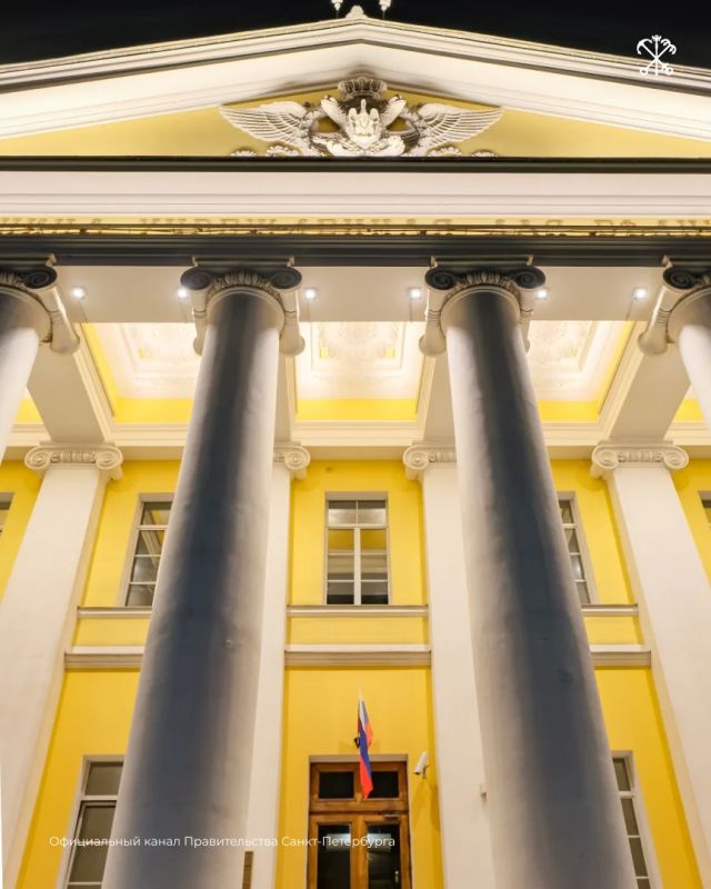 Главный корпус Мариинской больницы на Литейном проспекте получил архитектурно-художественную подсветку Главный корпус Мариинской больницы на Литейном проспекте получил архитектурно-художественную подсветку