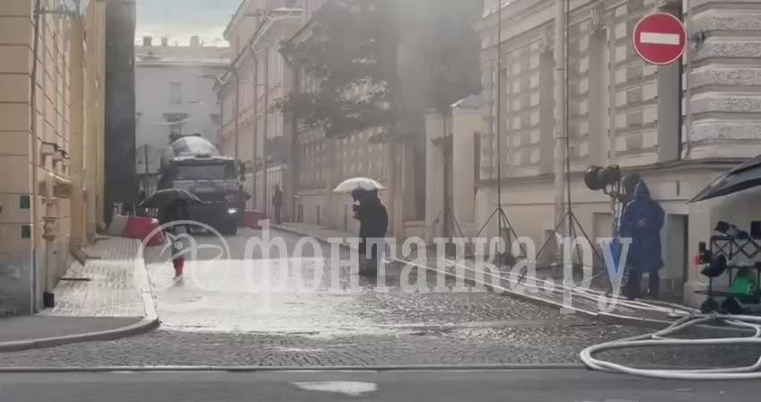 Дожили! В Петербурге снимают дождь с применением спецтехники