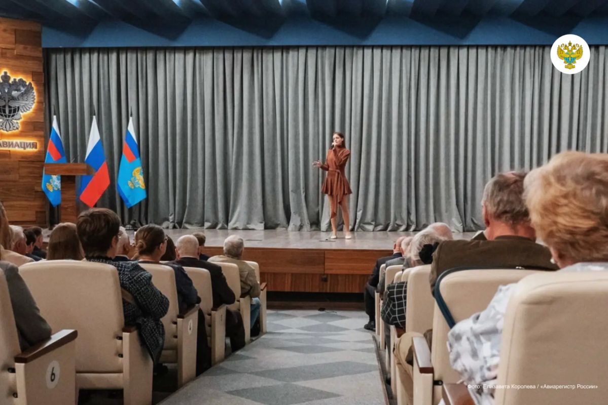 Дмитрий Ядров поздравил работников гражданской авиации с Днем Воздушного Флота и отметил заслуги выдающихся сотрудников. Дмитрий Ядров поздравил работников гражданской авиации с Днем Воздушного Флота и отметил заслуги выдающихся сотрудников.