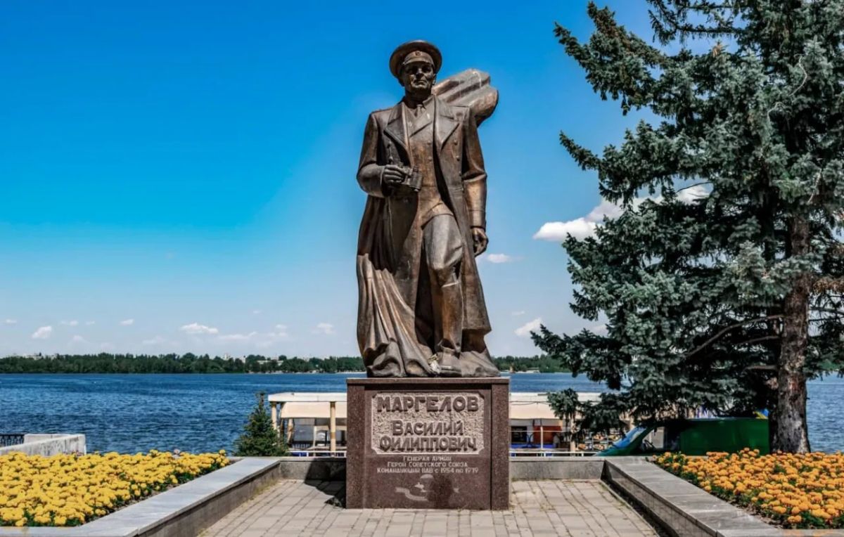 Александр Коц: Мотивация для ВДВ. Хохлы сносят памятник Маргелову