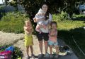 Чтобы у детей снова был свой угол: Многодетный отец поднимает дом из пепла ради дочек