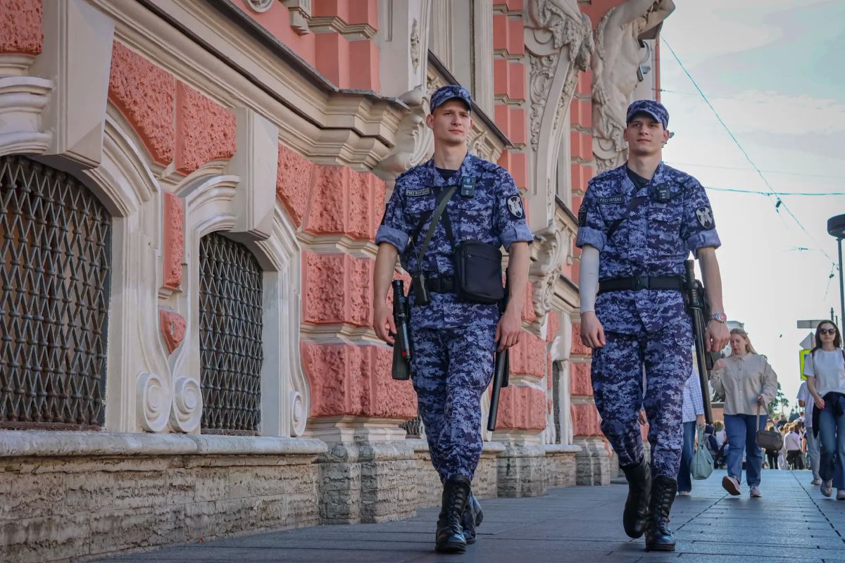 Всегда на страже петербуржцы братья-близнецы рядовые Егор и Данила Ракитины, призванные на военную службу в специальный моторизованный Измайловский полк Северо-Западного округа Росгвардии Всегда на страже петербуржцы братья-близнецы рядовые Егор и Данила Ракитины, призванные на военную службу в специальный моторизованный Измайловский полк Северо-Западного округа Росгвардии