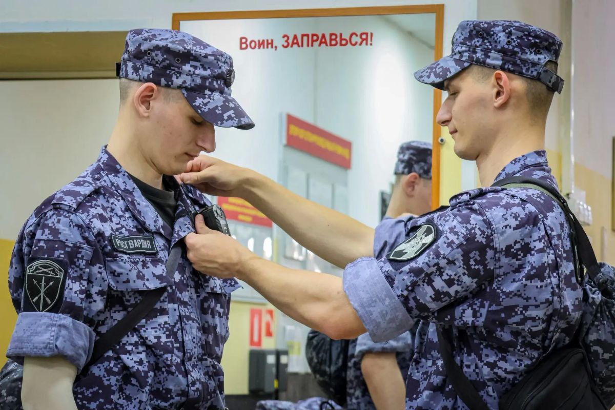 Всегда на страже петербуржцы братья-близнецы рядовые Егор и Данила Ракитины, призванные на военную службу в специальный моторизованный Измайловский полк Северо-Западного округа Росгвардии Всегда на страже петербуржцы братья-близнецы рядовые Егор и Данила Ракитины, призванные на военную службу в специальный моторизованный Измайловский полк Северо-Западного округа Росгвардии
