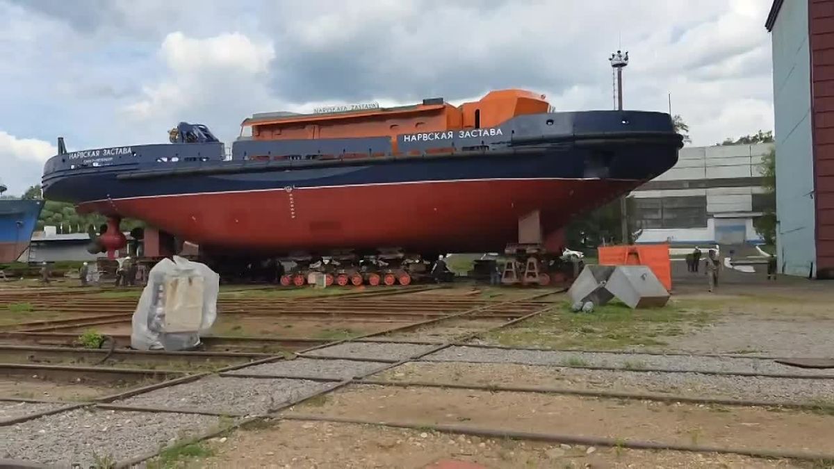 В Петербурге появится второй городской ледокол, способный проходить под низкими мостами