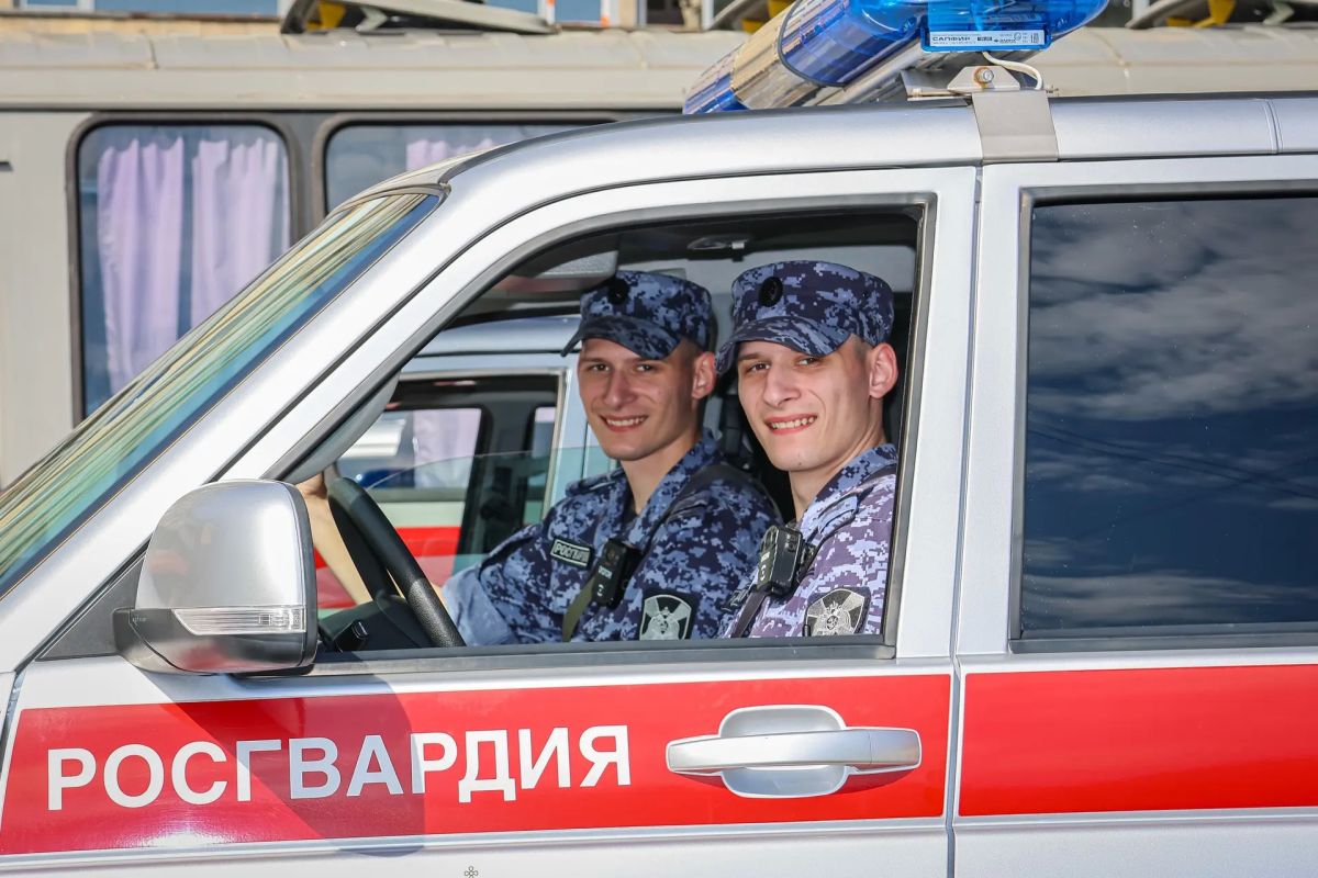 Всегда на страже петербуржцы братья-близнецы рядовые Егор и Данила Ракитины, призванные на военную службу в специальный моторизованный Измайловский полк Северо-Западного округа Росгвардии Всегда на страже петербуржцы братья-близнецы рядовые Егор и Данила Ракитины, призванные на военную службу в специальный моторизованный Измайловский полк Северо-Западного округа Росгвардии