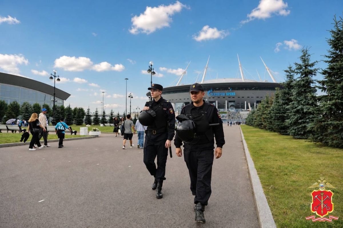 Петербургская полиция обеспечила общественный порядок во время проведения футбольного матча «Зенит»–«Динамо» Петербургская полиция обеспечила общественный порядок во время проведения футбольного матча «Зенит»–«Динамо»