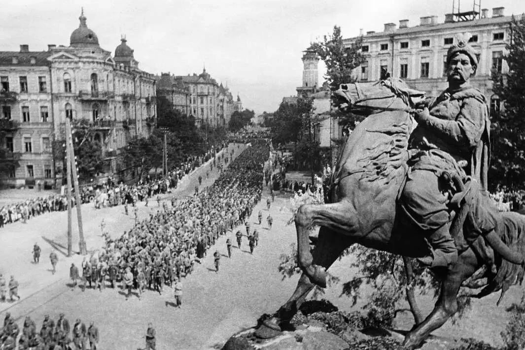 Александр Коц: ВЕЧЕРНИЙ ЗВОН:. марш минувшей недели Александр Коц: ВЕЧЕРНИЙ ЗВОН:. марш минувшей недели