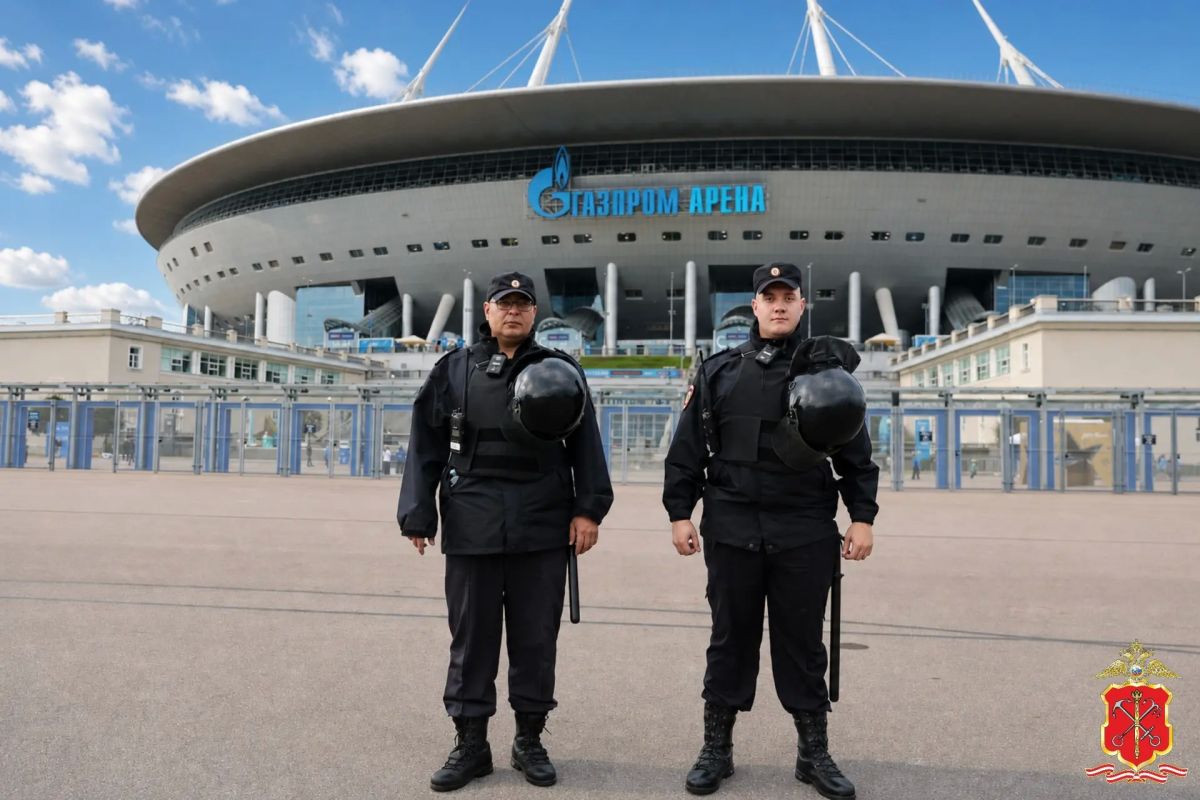 Петербургская полиция обеспечила общественный порядок во время проведения футбольного матча «Зенит»–«Динамо» Петербургская полиция обеспечила общественный порядок во время проведения футбольного матча «Зенит»–«Динамо»