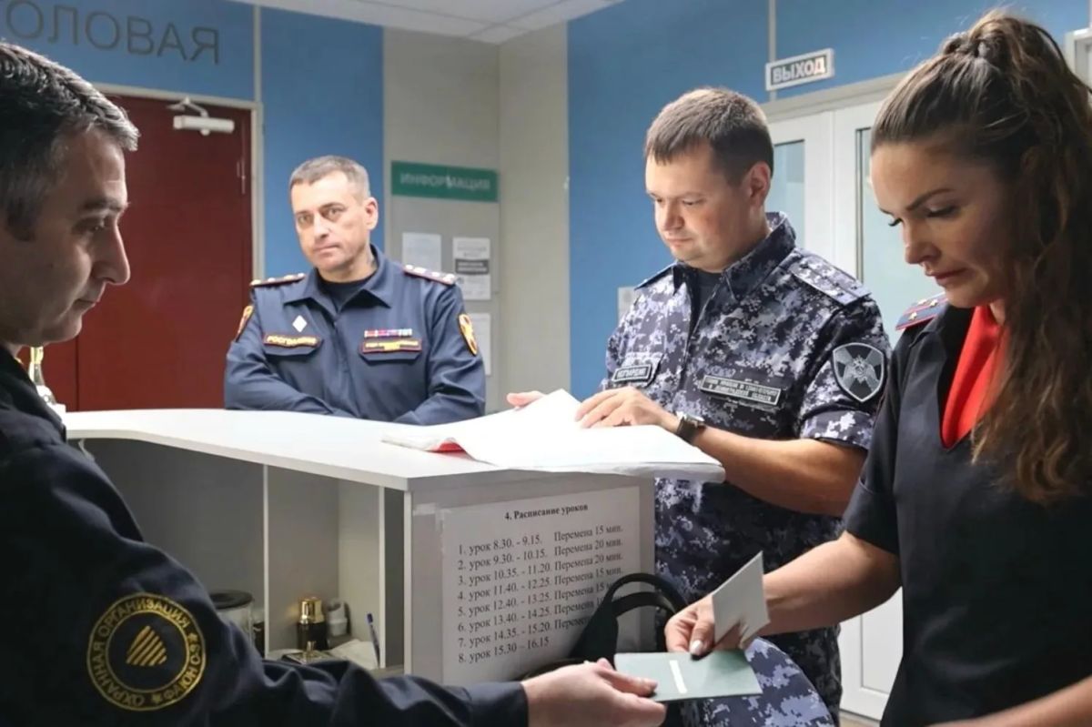 Росгвардия выявила 42 нарушения безопасности в школах и детских садах Петербурга перед 1 сентября Росгвардия выявила 42 нарушения безопасности в школах и детских садах Петербурга перед 1 сентября