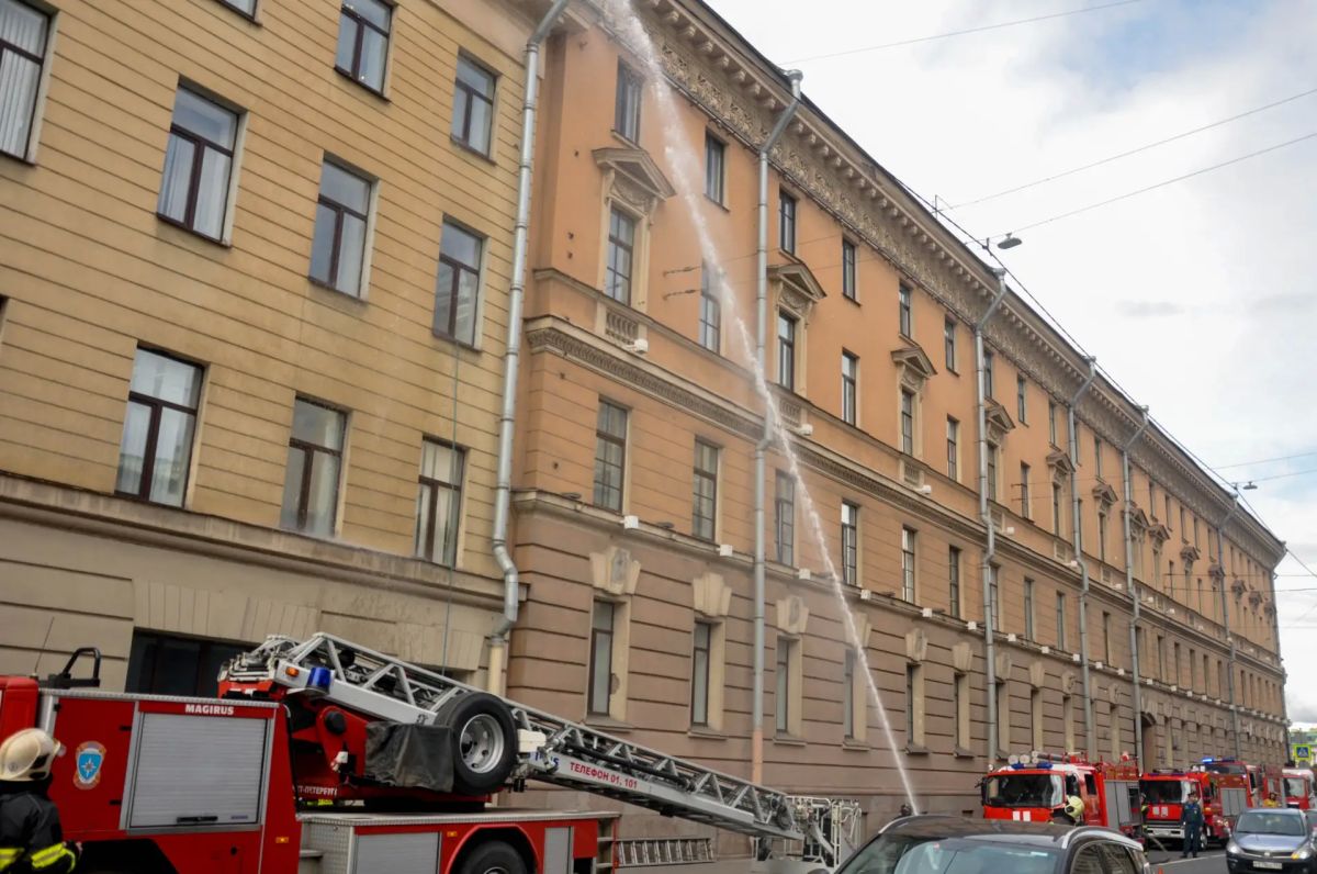 В здании Санкт-Петербургской избирательной комиссии прошли пожарно-тактические учения с участием подразделений Главного управления МЧС России по Санкт-Петербургу В здании Санкт-Петербургской избирательной комиссии прошли пожарно-тактические учения с участием подразделений Главного управления МЧС России по Санкт-Петербургу