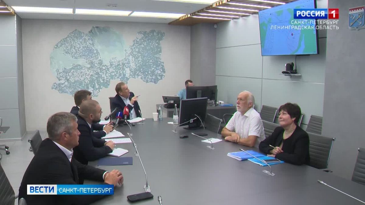 Александр Дрозденко провел прямую линию с жителями Ленинградской области
