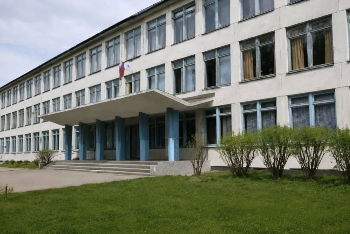 Четыре педагога пострадали при взрыве шумовой гранаты на школьных учениях
