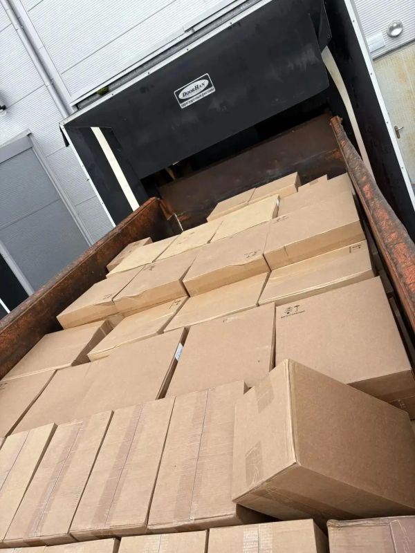 120 тысяч пачек контрабандных сигарет нашли в "Камазе" из Петербурга 120 тысяч пачек контрабандных сигарет нашли в "Камазе" из Петербурга