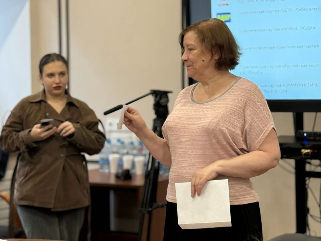 Состоялась жеребьёвка по размещению наименований и эмблем политических партий в избирательном бюллетене на выборах депутатов областного парламента Состоялась жеребьёвка по размещению наименований и эмблем политических партий в избирательном бюллетене на выборах депутатов областного парламента