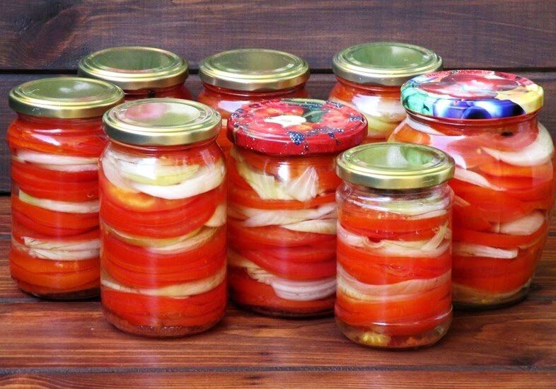 Легкий и вкусный салат из помидоров и лука на зиму