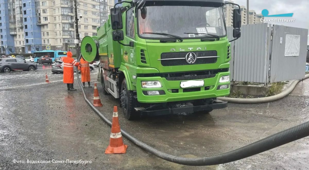 За сегодня в Петербурге выпало больше трети месячной нормы осадков – сильнее досталось Колпинскому, Пушкинскому и Красносельскому районам