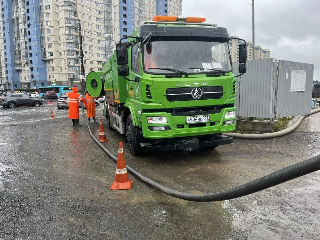 Несколько петербургских парков закрыли из-за ливня и ветра Несколько петербургских парков закрыли из-за ливня и ветра