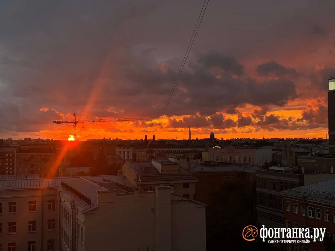Циклон уходит красиво. Фотографиями живописного неба делятся читатели Циклон уходит красиво. Фотографиями живописного неба делятся читатели