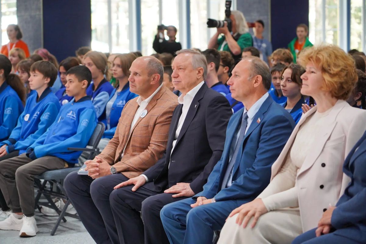 Александр Беглов: В детском оздоровительном комплексе «Дружных» сегодня встретился с ребятами из Мариуполя и их педагогами Александр Беглов: В детском оздоровительном комплексе «Дружных» сегодня встретился с ребятами из Мариуполя и их педагогами