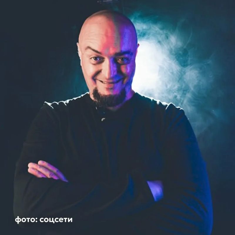 Бас-гитарист «Кукрыниксов» Оганян мог отрубить себе кисть топором на камне возле пруда — такую версию сейчас рассматривают следователи