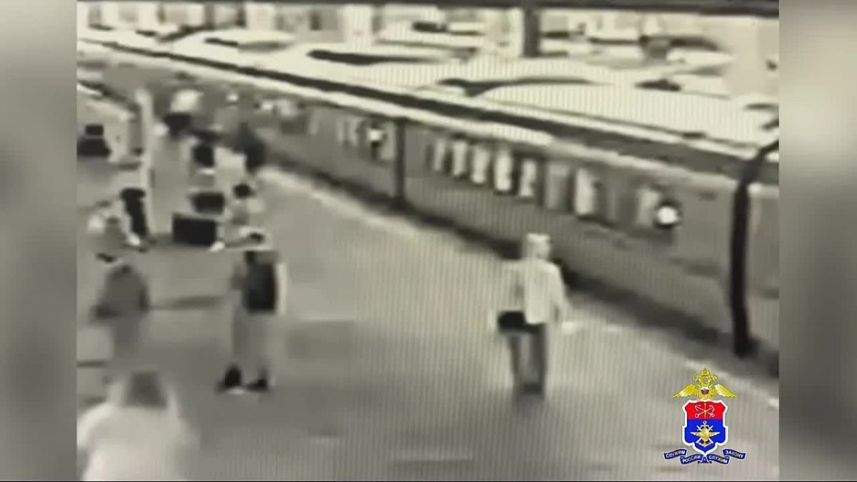Официальная информация. В связи с многочисленными публикациями в социальных сетях относительно инцидента, произошедшего вечером 19 августа на станции Обухово г. Санкт-Петербурга, УТ МВД России по СЗФО официально информирует