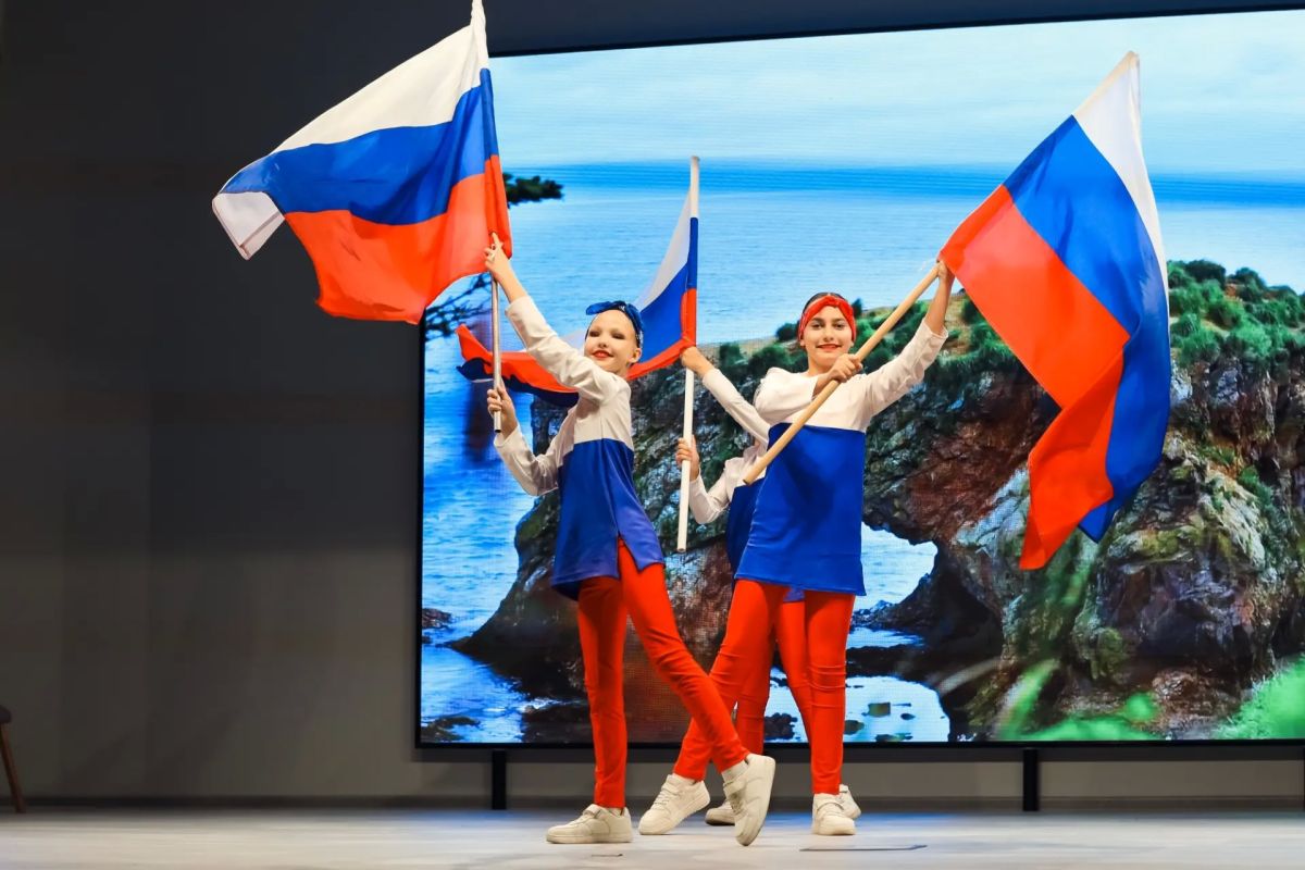 Праздничный концерт «Россия — многонациональная страна» прошёл в Большом зале администрации Адмиралтейского района Праздничный концерт «Россия — многонациональная страна» прошёл в Большом зале администрации Адмиралтейского района