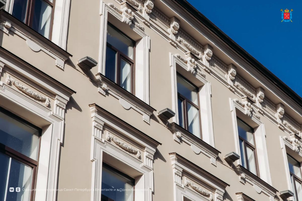 На углу Невского проспекта и улицы Маяковского завершается капитальный ремонт фасада Дома Крюгеров На углу Невского проспекта и улицы Маяковского завершается капитальный ремонт фасада Дома Крюгеров