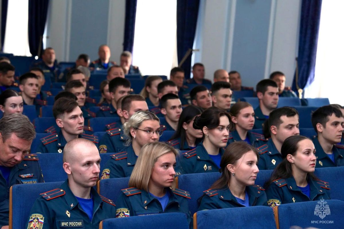 Ряды сотрудников #МЧС_Петербурга пополнили 54 молодых специалиста Ряды сотрудников #МЧС_Петербурга пополнили 54 молодых специалиста