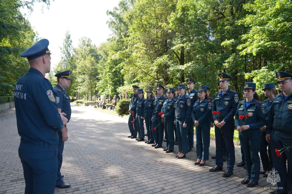Ряды сотрудников #МЧС_Петербурга пополнили 54 молодых специалиста Ряды сотрудников #МЧС_Петербурга пополнили 54 молодых специалиста