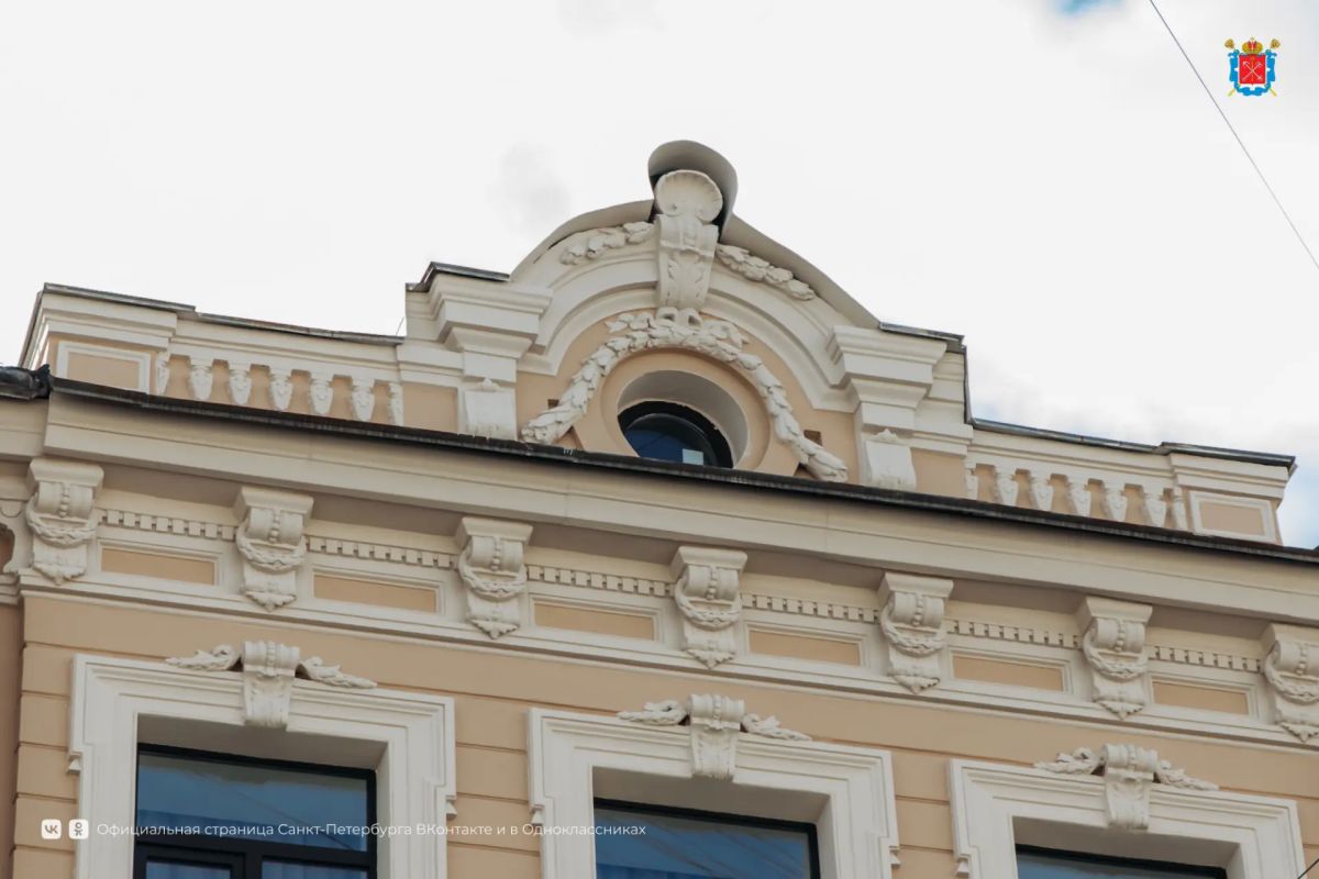 На углу Невского проспекта и улицы Маяковского завершается капитальный ремонт фасада Дома Крюгеров На углу Невского проспекта и улицы Маяковского завершается капитальный ремонт фасада Дома Крюгеров