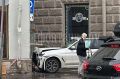 BMW въехал в угол свежеотреставрированного доходного дома Коровина и Гаврилова на пересечении Садовой и переулка Крылова