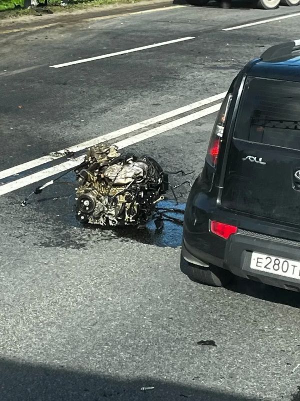 Авто на крыше, на дороге пробка: серьезная авария в Тосненском районе Авто на крыше, на дороге пробка: серьезная авария в Тосненском районе