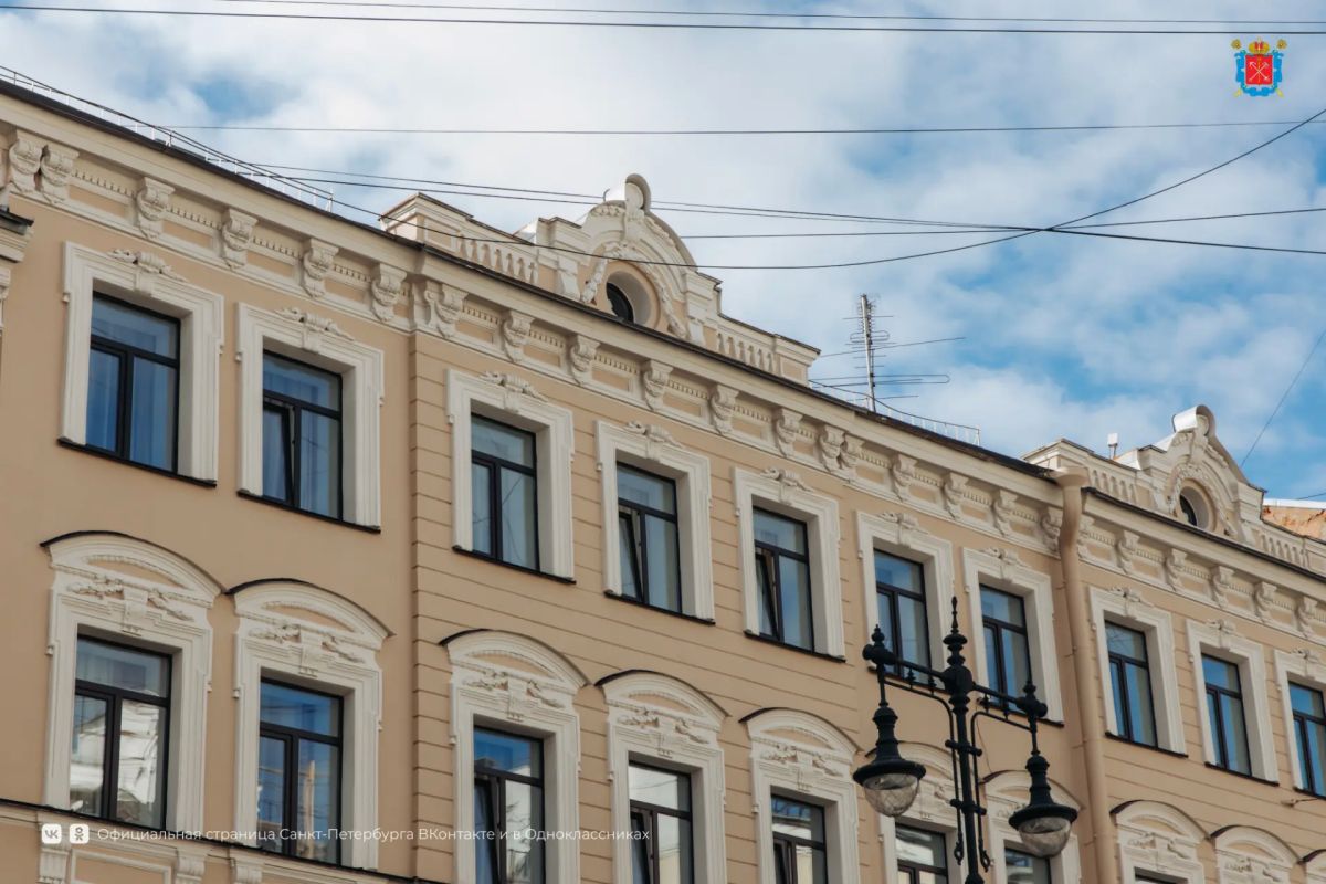 На углу Невского проспекта и улицы Маяковского завершается капитальный ремонт фасада Дома Крюгеров На углу Невского проспекта и улицы Маяковского завершается капитальный ремонт фасада Дома Крюгеров