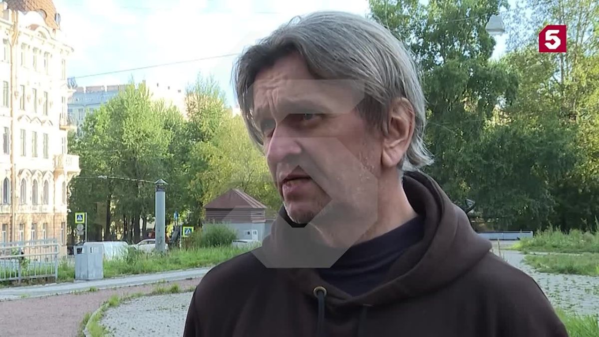 У погибшего бас-гитариста «Кукрыниксов» Дмитрия Оганяна последние пять лет были ментальные проблемы, однако он не мог сам себе отрубить руку, считает его коллега Дмитрий Гусев