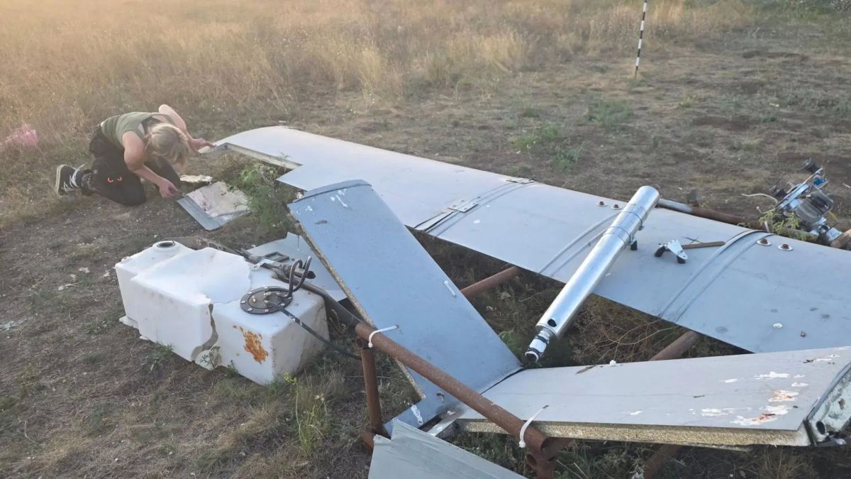 Михаил Онуфриенко: Один из недолетевших до цели на трассе Новороссия Ан-196 "Лютый" упал целёхоньким, но поломался при столкновении с реальностью - твердой южнорусской землей Михаил Онуфриенко: Один из недолетевших до цели на трассе Новороссия Ан-196 "Лютый" упал целёхоньким, но поломался при столкновении с реальностью - твердой южнорусской землей