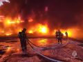 Огонь на 82 тысячах квадратов: как пожарные восемь часов тушили склад под Петербургом